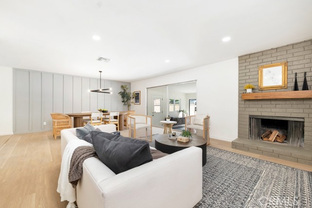 Detail Gallery Image 5 of 23 For 19844 Hemmingway St, Winnetka,  CA 91306 - 4 Beds | 2 Baths