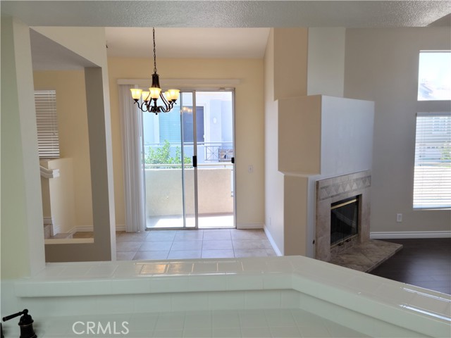 Detail Gallery Image 9 of 37 For 682 Azure Ln #1,  Corona,  CA 92879 - 3 Beds | 2 Baths