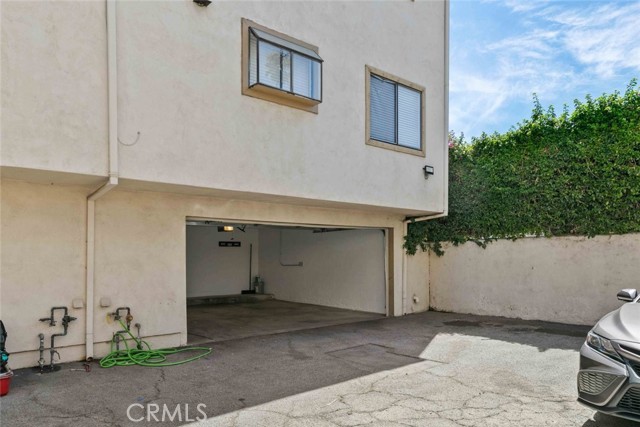 14715 Saticoy Street, Van Nuys CA: https://media.crmls.org/medias/0477fdc2-2fca-445a-9e12-be32a650c080.jpg