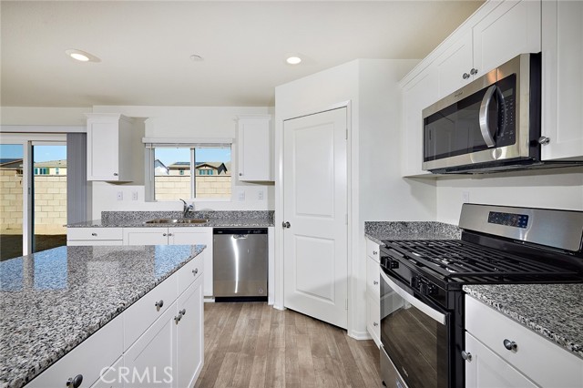 Detail Gallery Image 6 of 17 For 28817 Cutlass St, Winchester,  CA 92596 - 4 Beds | 2/1 Baths