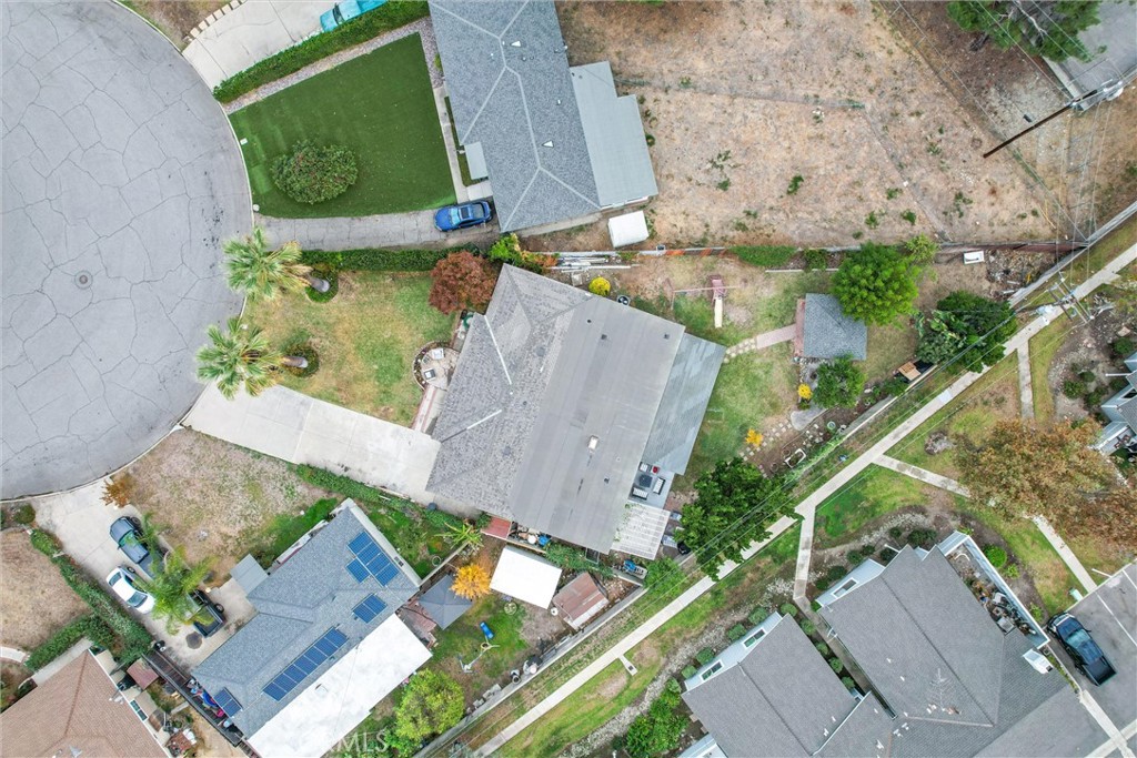 https://media.crmls.org/medias/047979ab-7c15-4eaf-93f8-80917aeb7f21.jpg?preset=X-Large