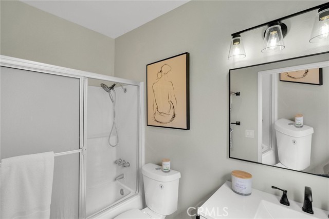 Detail Gallery Image 30 of 53 For 9917 Independence Ave #B,  Chatsworth,  CA 91311 - 2 Beds | 2/1 Baths