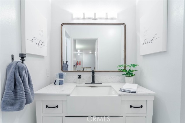 Detail Gallery Image 21 of 36 For 5460 White Oak, Encino,  CA 91316 - 2 Beds | 2 Baths