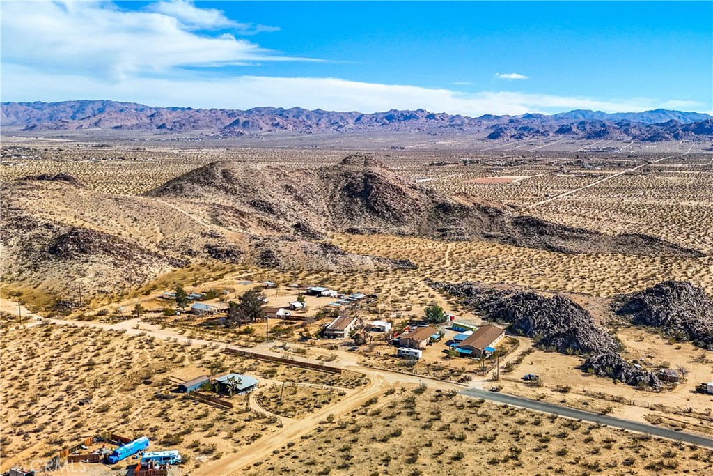 https://media.crmls.org/medias/0479fbf2-a530-491e-b8d6-252c90a346a4.jpg?preset=X-Large