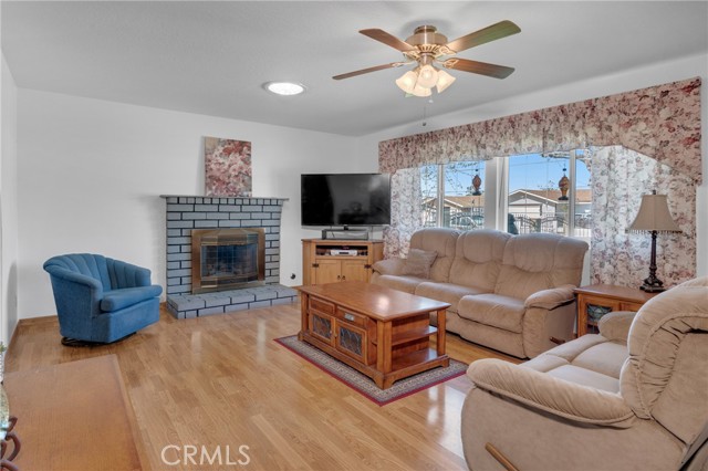 9945 Date Street, Fontana CA: https://media.crmls.org/medias/047aa39d-38a0-4e15-8d47-200f56d41295.jpg