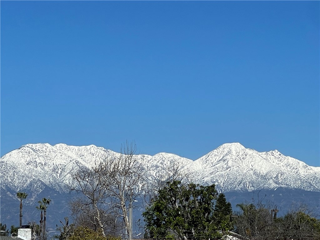 https://media.crmls.org/medias/047c440f-0c89-452a-9f43-5dee4eb9b44e.jpg?preset=X-Large