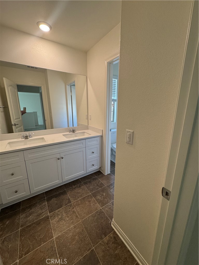 https://media.crmls.org/medias/047c6fc0-921a-4c5b-b095-c0f00c73e4b5.jpg?preset=X-Large