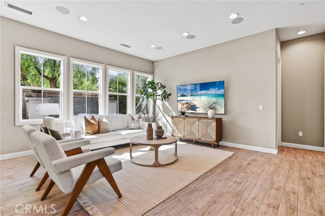 Detail Gallery Image 6 of 63 For 33 Castellana, Lake Forest,  CA 92630 - 4 Beds | 3 Baths