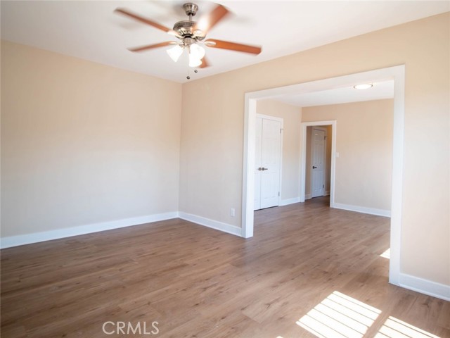 1805 W 35th Street, Los Angeles CA: https://media.crmls.org/medias/047d1556-5711-4a75-832c-6c571bc93091.jpg