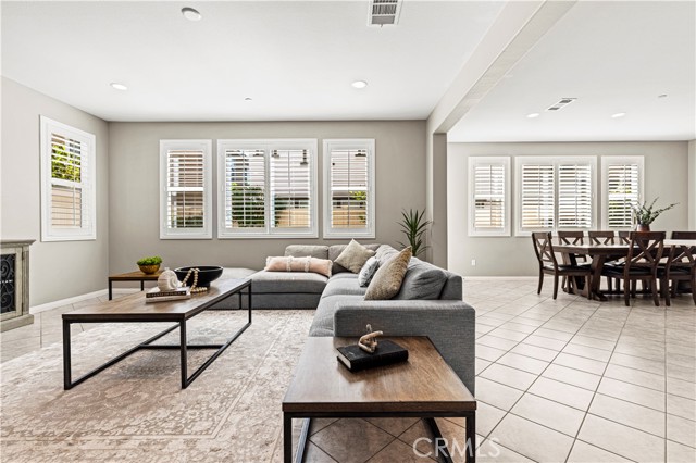 16087 Apricot Ave, Chino CA: https://media.crmls.org/medias/047d5480-80c4-4e6b-934e-dbc26ef31dd6.jpg