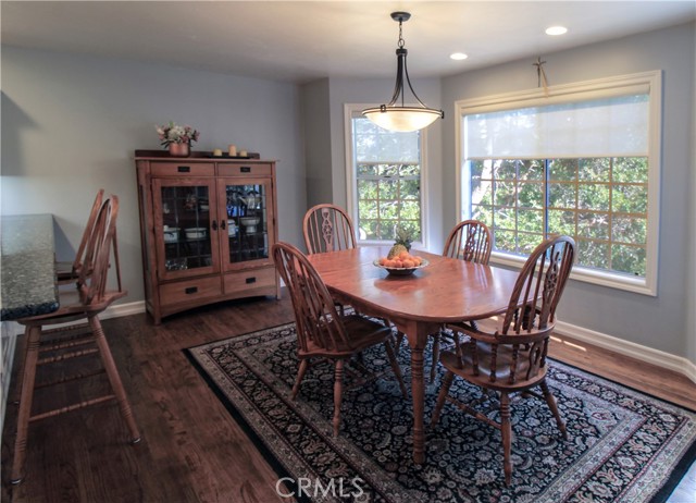27781 St Bernard Lane, Lake Arrowhead, CA 92352