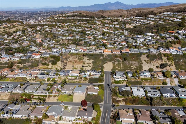 4101 Calle Mayo, San Clemente CA: https://media.crmls.org/medias/047e7b42-c8a0-4637-bc4a-8b93862b2fe1.jpg