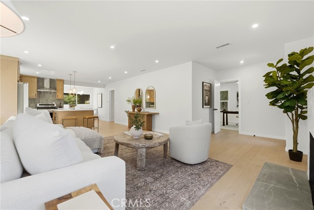 Detail Gallery Image 5 of 33 For 2563 S Bentley, Los Angeles,  CA 90064 - 3 Beds | 3 Baths