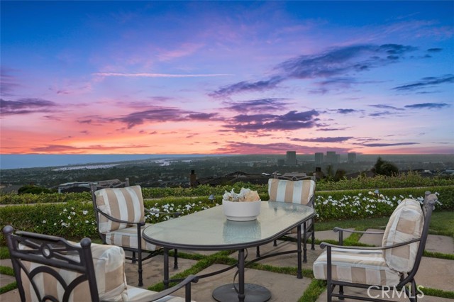 49 Cambria Drive, Corona del Mar CA: https://media.crmls.org/medias/047ec009-53a0-4824-9287-9402b53723f9.jpg