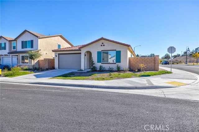 Detail Gallery Image 2 of 58 For 4884 Sicily, Lake Elsinore,  CA 92530 - 3 Beds | 2 Baths