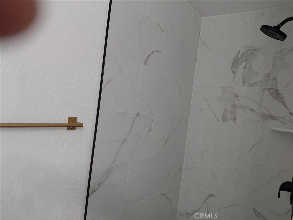 https://media.crmls.org/medias/0480b37c-57be-4ce2-87ba-25fbcccd28ce.jpg?preset=X-Large
