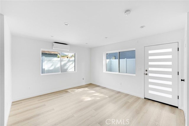 Detail Gallery Image 3 of 14 For 10331 Scoville Ave, Sunland,  CA 91040 - 0 Beds | 1 Baths