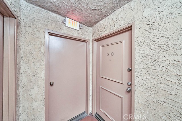 Detail Gallery Image 30 of 30 For 200 S Reno St #210,  Los Angeles,  CA 90057 - 2 Beds | 2 Baths