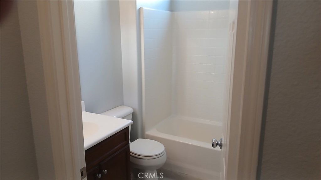 https://media.crmls.org/medias/0482fe00-913b-409b-b876-48512be72ea6.jpg?preset=X-Large
