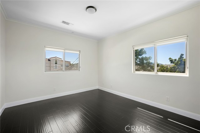 Detail Gallery Image 25 of 29 For 750 E Orange Grove Ave, Burbank,  CA 91501 - 3 Beds | 3 Baths