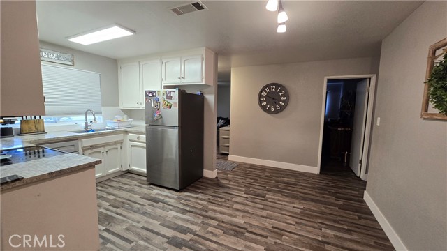Detail Gallery Image 4 of 14 For 2440 Crystal Springs Ave, Merced,  CA 95348 - 4 Beds | 2 Baths