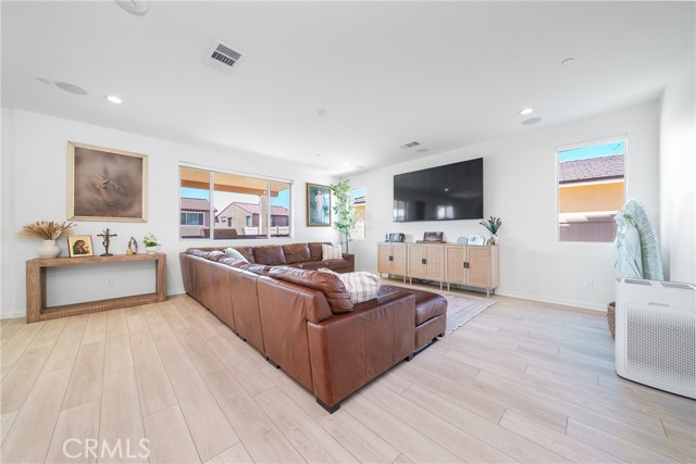 12829 Stags Leap Dr, Riverside CA: https://media.crmls.org/medias/0485f4b0-a16e-452e-9a1d-c4f24e19d39f.jpg