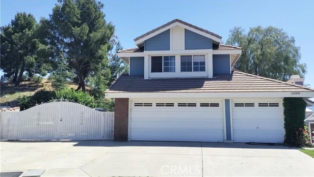 22000 Jodi Place, Saugus CA: https://media.crmls.org/medias/04862245-1eb8-4380-8588-6f447cb45fc8.jpg