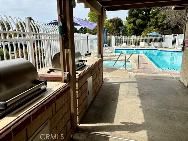 16521 Grunion Lane, Huntington Beach CA: https://media.crmls.org/medias/04867177-d362-41ef-80ea-a24de1897b47.jpg