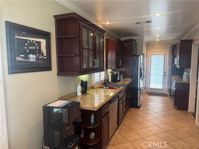 Detail Gallery Image 9 of 11 For 9646 Maple St, Bellflower,  CA 90706 - 3 Beds | 1/1 Baths