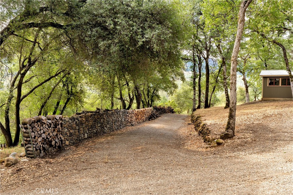 https://media.crmls.org/medias/04867aa9-e7c0-4c8d-8954-ae469c645812.jpg?preset=X-Large