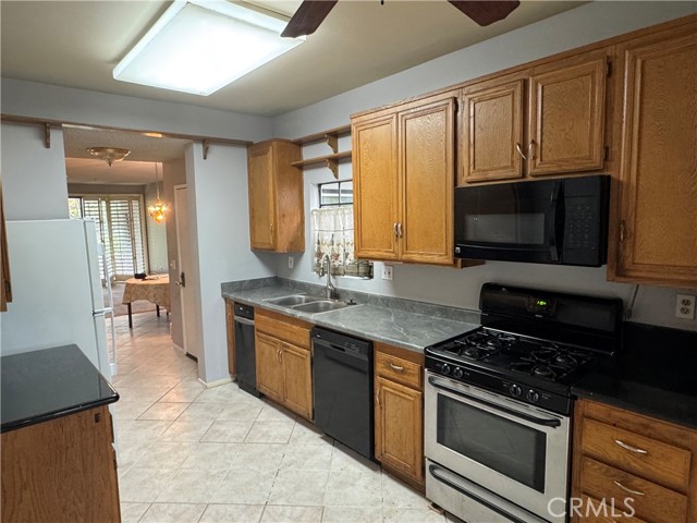 Detail Gallery Image 4 of 20 For 2538 W Macarthur #E,  Santa Ana,  CA 92704 - 2 Beds | 2 Baths