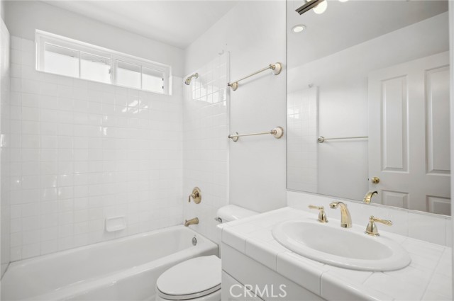 Detail Gallery Image 11 of 29 For 2074 Churchill Ct, Newport Beach,  CA 92660 - 3 Beds | 2/1 Baths