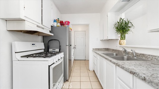 533 E Fredricks Street, Barstow CA: https://media.crmls.org/medias/04874266-086e-41be-9456-3abc66016da4.jpg
