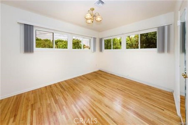 Detail Gallery Image 11 of 16 For 15853 Romar St, Granada Hills,  CA 91343 - 3 Beds | 2 Baths