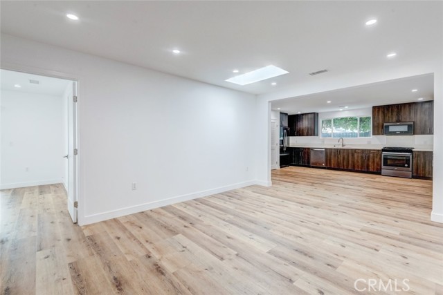 Detail Gallery Image 38 of 53 For 17024 Sherman Way, Van Nuys,  CA 91406 - 3 Beds | 2 Baths