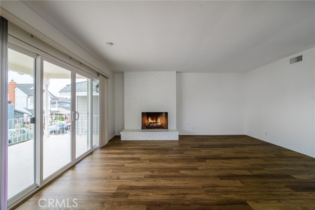 320 1/2 Coral Avenue, Newport Beach CA: https://media.crmls.org/medias/04889a96-29ed-45ed-8824-990dd14e9d88.jpg
