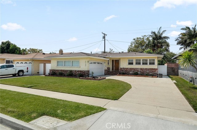 2137 Ostrom Avenue, Long Beach CA: https://media.crmls.org/medias/0488c33d-37e4-4aa2-8380-3554cd2f36ab.jpg