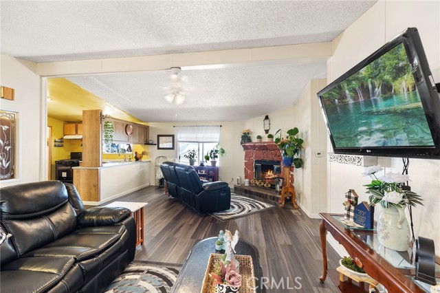 1097 N State Street, Hemet CA: https://media.crmls.org/medias/04894c8b-f85c-4f4e-9542-c7e4e42ee198.jpg
