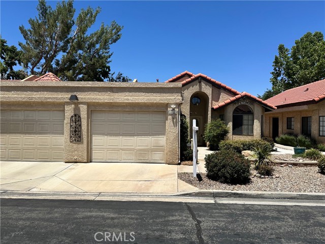 19080 Elm Drive, Apple Valley CA: https://media.crmls.org/medias/04896134-7696-44df-8345-058a0e296eab.jpg