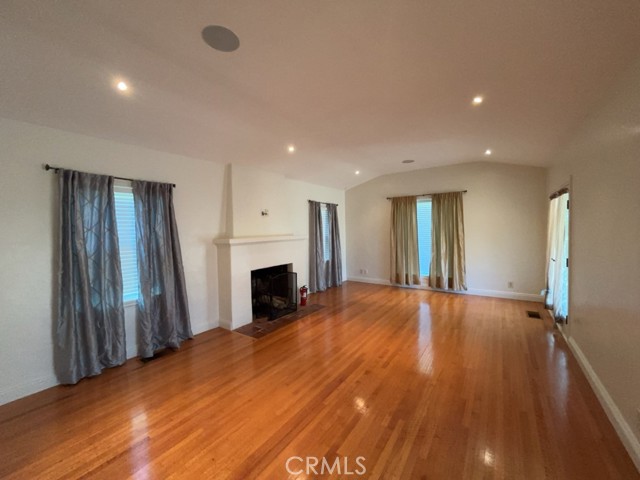 Detail Gallery Image 6 of 14 For 10856 Wellworth Ave, Los Angeles,  CA 90024 - 3 Beds | 2 Baths