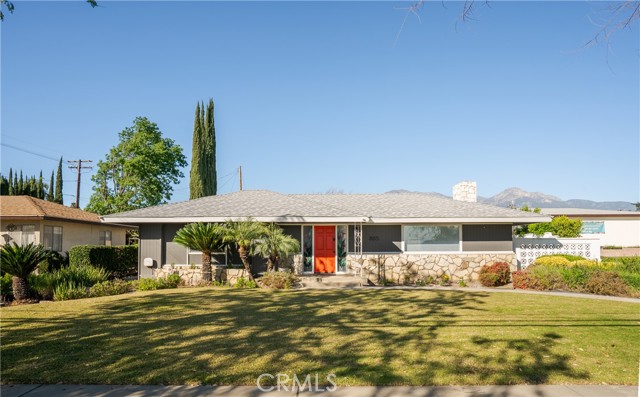 Detail Gallery Image 2 of 47 For 885 W Arrow, Upland,  CA 91786 - 3 Beds | 2 Baths