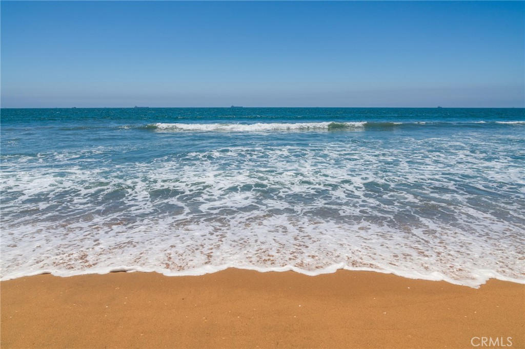 https://media.crmls.org/medias/048acf32-0c12-4cd2-8784-8356a48929bc.jpg?preset=X-Large