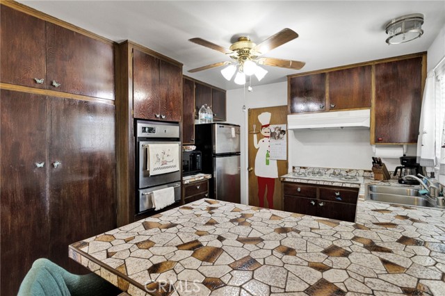 Detail Gallery Image 4 of 46 For 37106 Lombardy Ave, Barstow,  CA 92311 - 4 Beds | 2 Baths