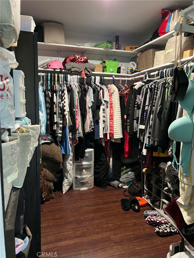 https://media.crmls.org/medias/048c6b8e-dbcd-48fc-a37a-e10e94c55d90.jpg?preset=X-Large