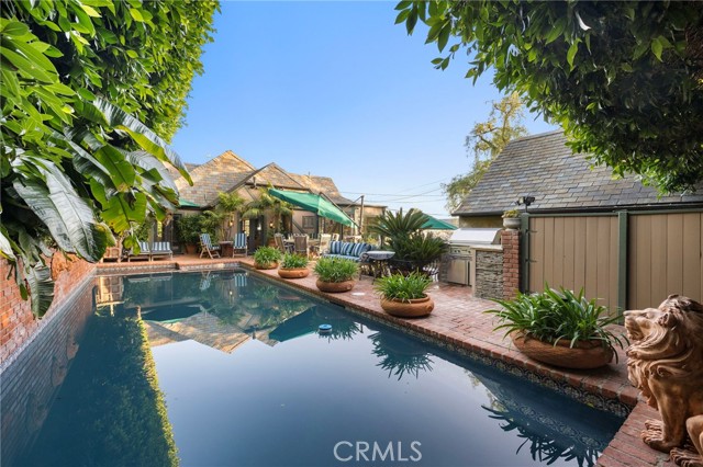 Detail Gallery Image 2 of 34 For 486 Holly St, Laguna Beach,  CA 92651 - 4 Beds | 4 Baths