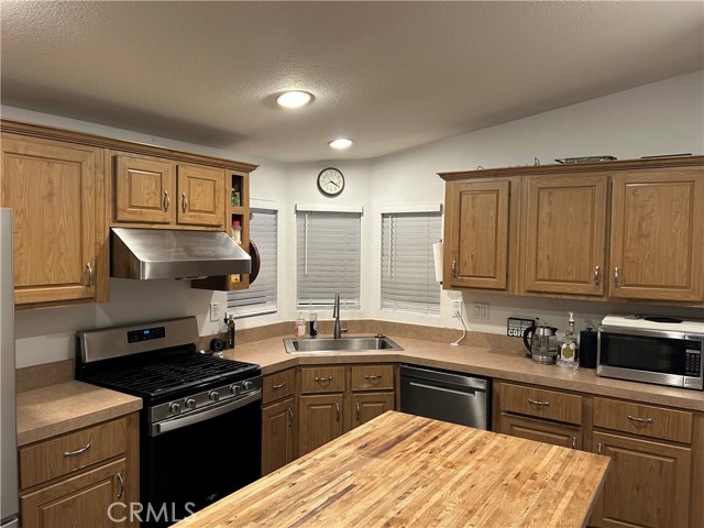 Detail Gallery Image 10 of 34 For 2851 Rolling Hills Dr #1,  Fullerton,  CA 92835 - 3 Beds | 2 Baths