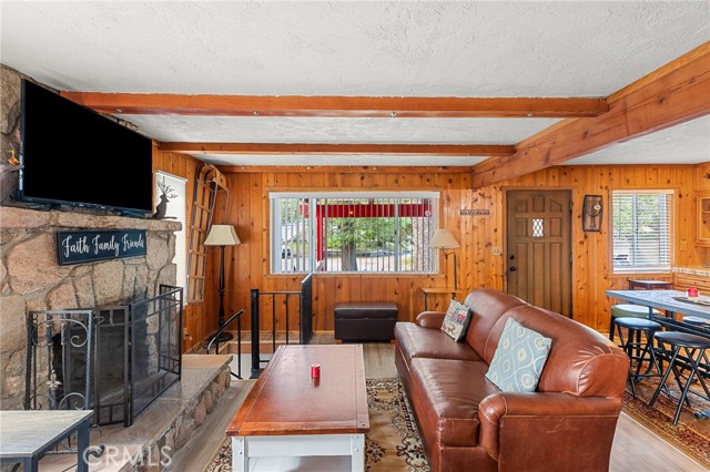 Detail Gallery Image 8 of 39 For 233 Glen Avon Dr, Cedar Glen,  CA 92321 - 4 Beds | 3 Baths