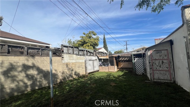 1313 S Woods Avenue, East Los Angeles CA: https://media.crmls.org/medias/048e4322-cb76-4406-a96d-a0da33a3a435.jpg
