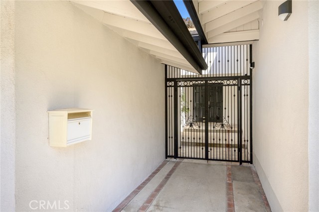 Detail Gallery Image 4 of 45 For 1323 Branta Dr, Glendale,  CA 91208 - 3 Beds | 3/1 Baths