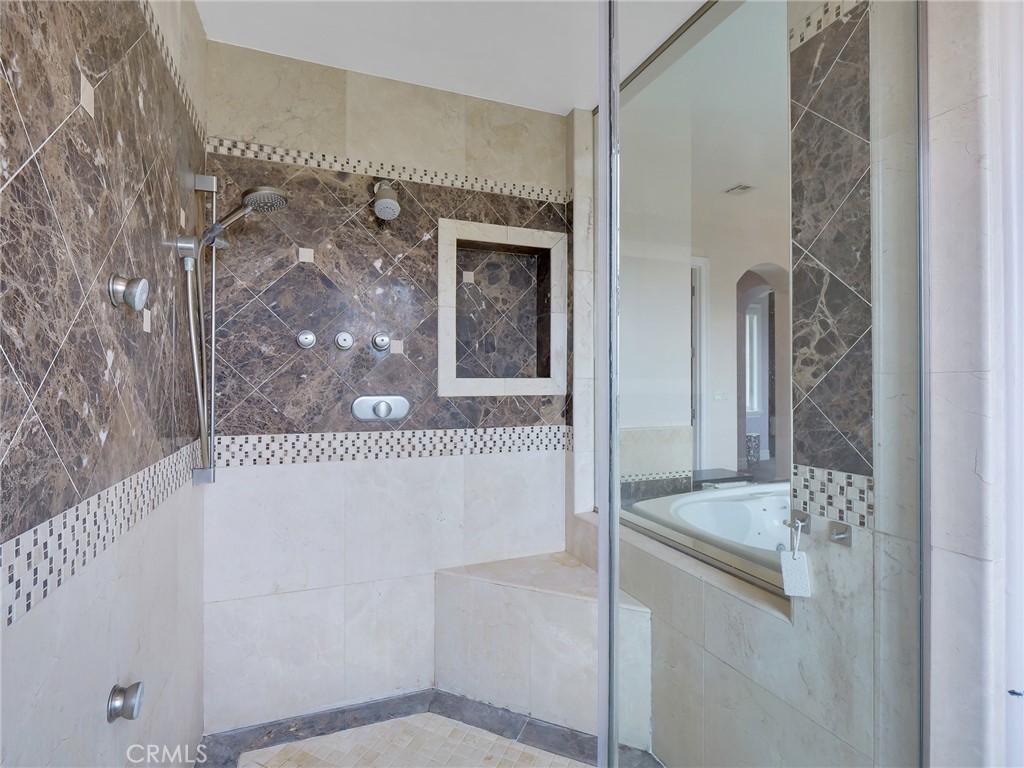 https://media.crmls.org/medias/048fb9d0-43c2-4dcd-a792-f05b47489c24.jpg?preset=X-Large